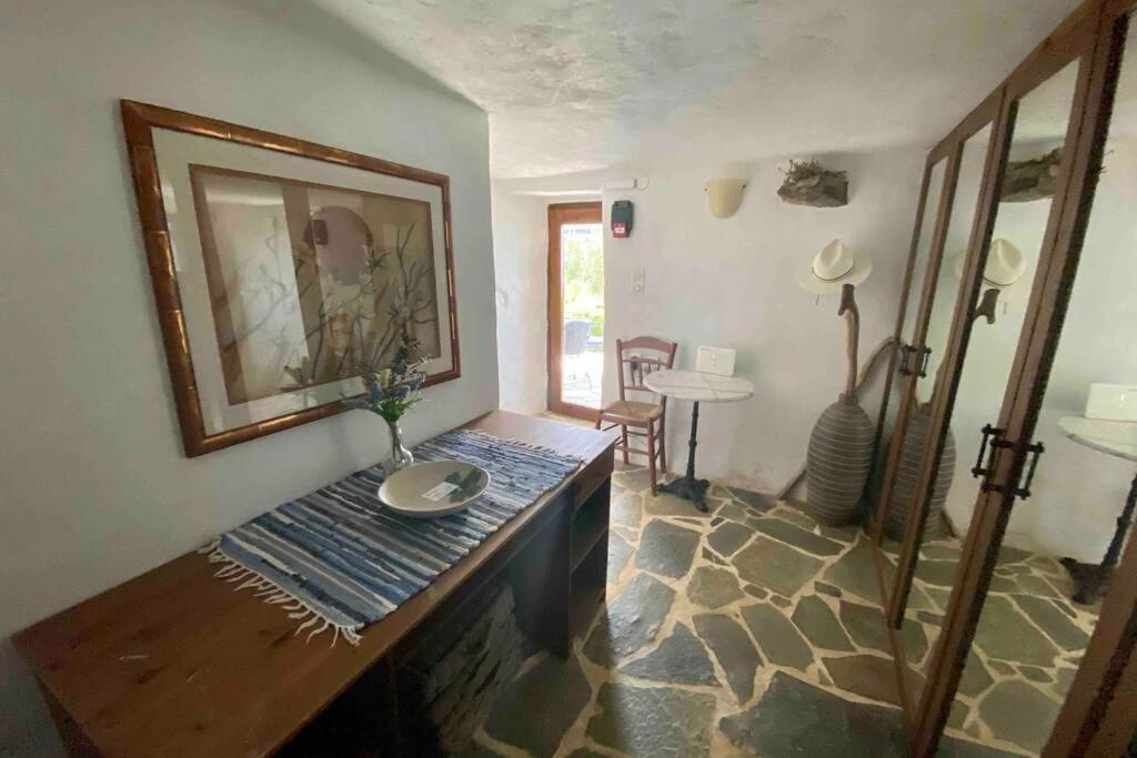 The Old Stone Cottage Каристос Екстериор снимка