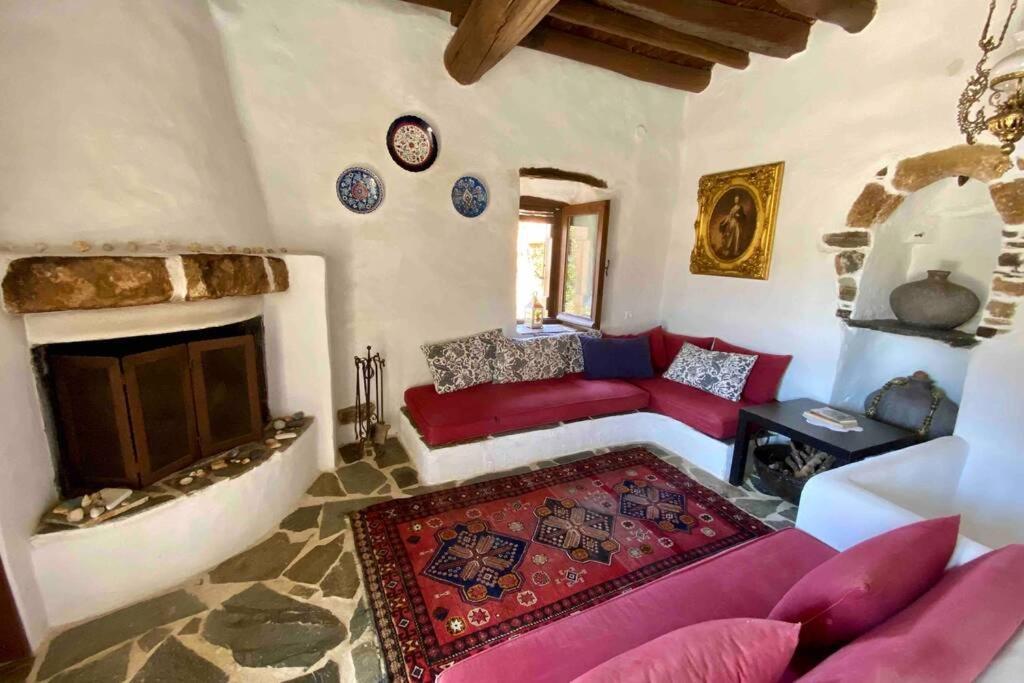 The Old Stone Cottage Каристос Екстериор снимка
