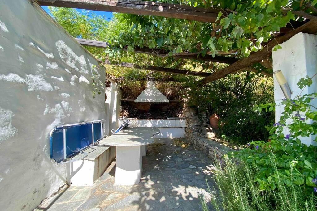 The Old Stone Cottage Каристос Екстериор снимка